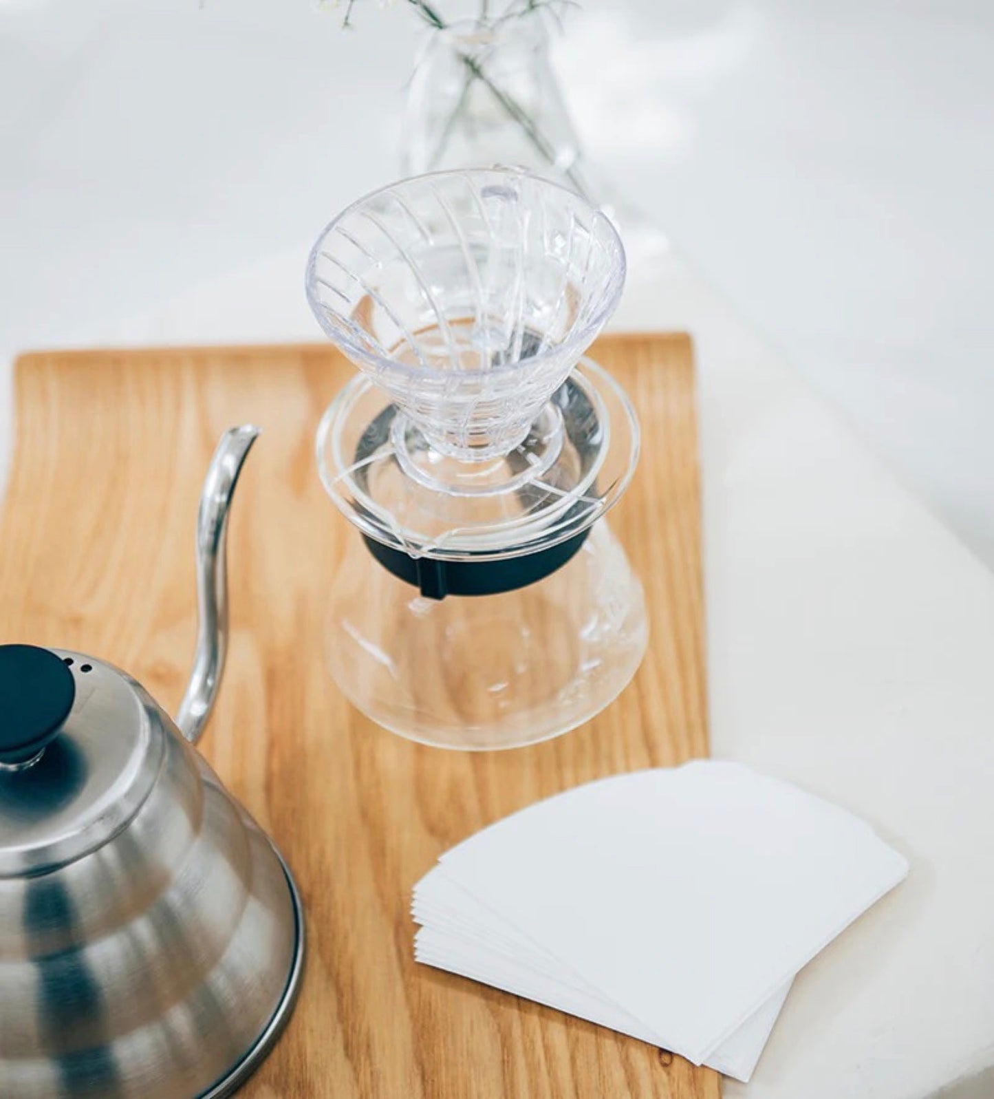 Hario V60 Plastic Coffee Dripper transparent lifestyle 2 21